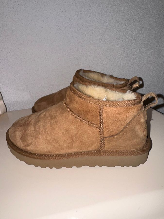 UGG 