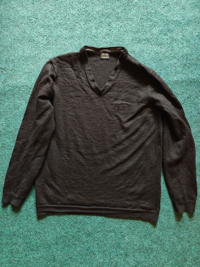 Hugo Boss  -  Woman's Vallum V-Neck Sweater 100% Virginwool