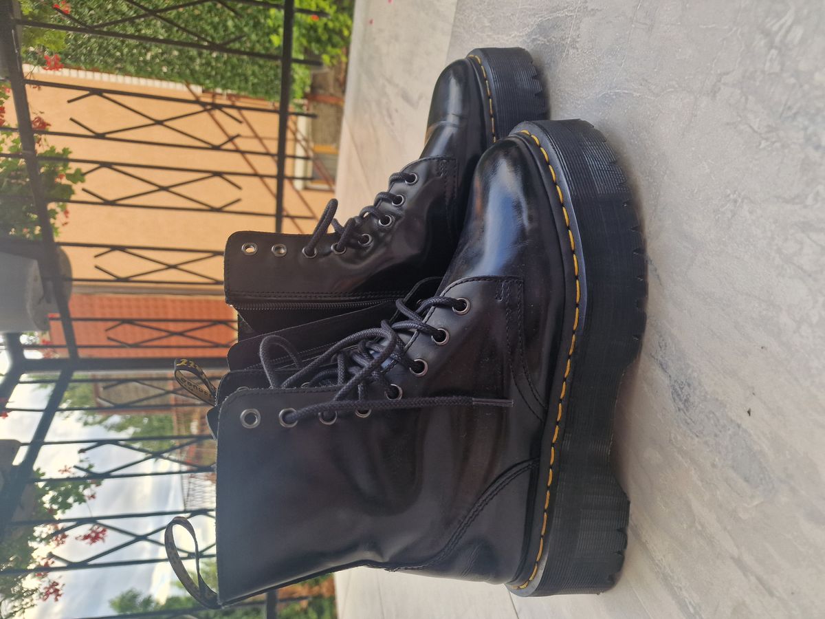 Dr. Martens Jadon