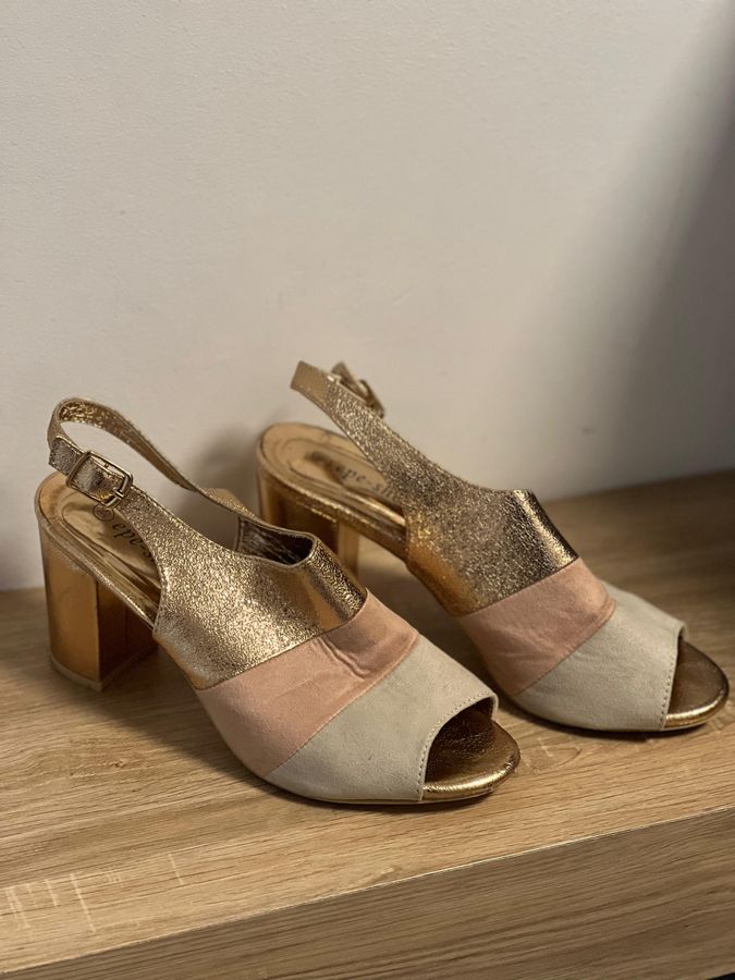 Sandalle