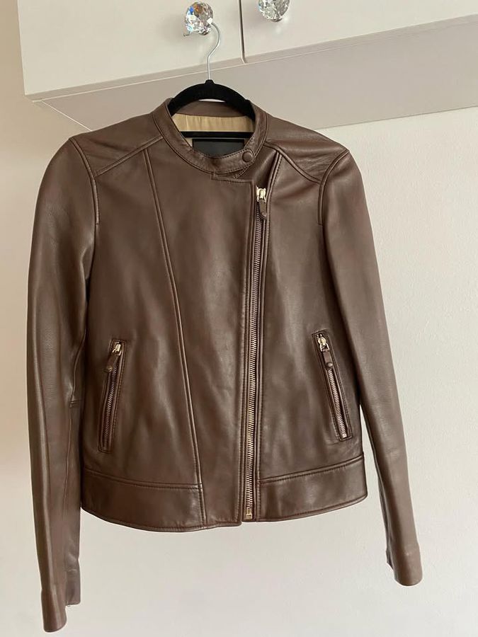 Jakne e lekures Massimo Dutti