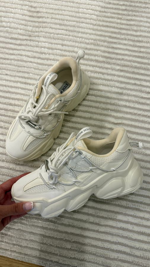 White Sneakers 