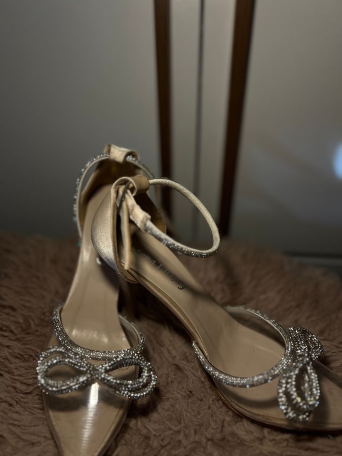 Heels Taka te larta 