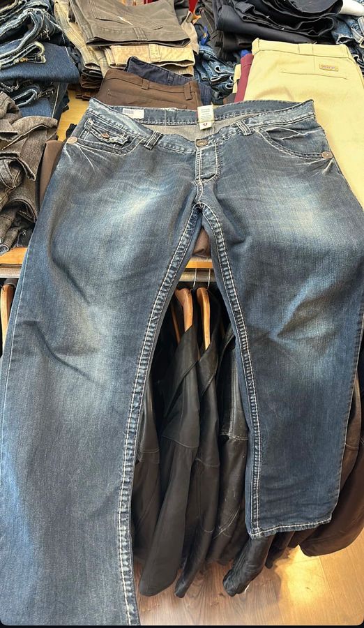 True religion jeans nr 36 jan tek beli 49 cm te gjera