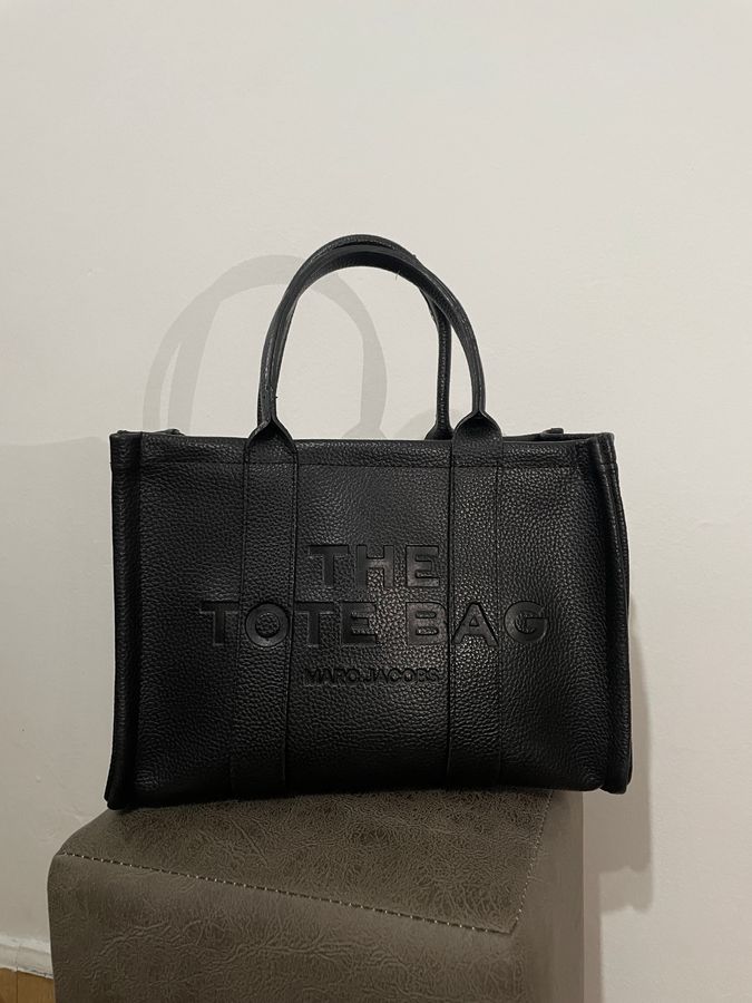 MARC JACOBS – The Large Tote Bag