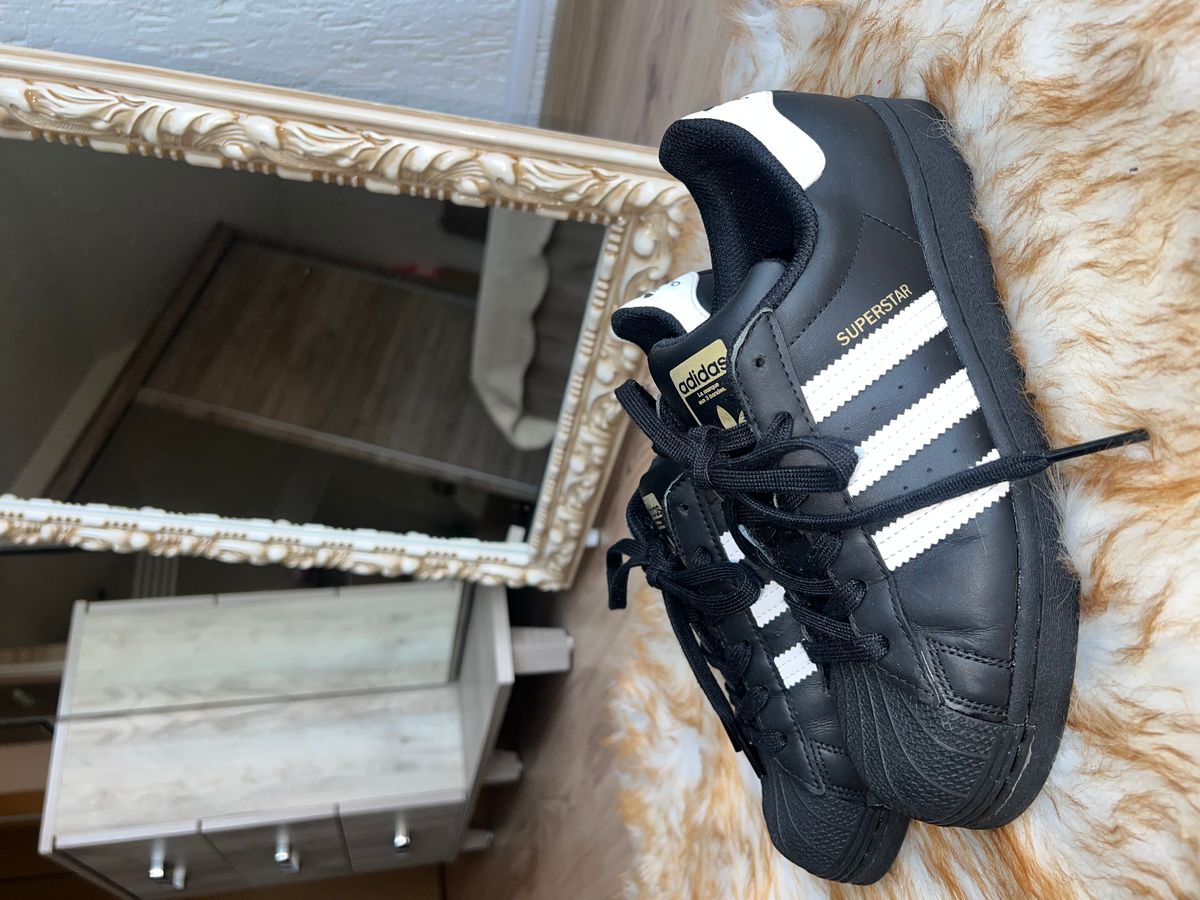 Adidas Superstar – një nga modelet më ikonike të Adidas.