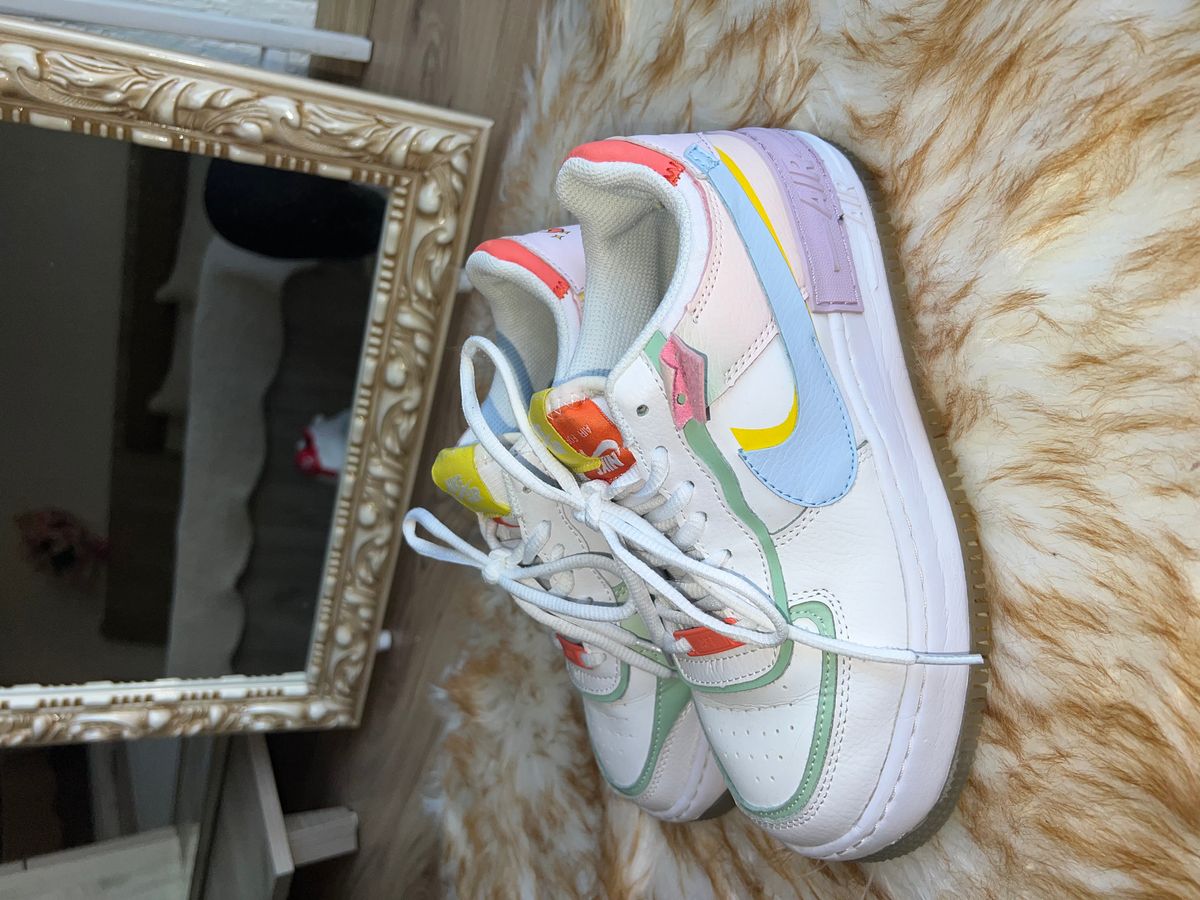 Nike Air Force 1 Shadow – Ngjyra të guximshme, stil i përditshëm
