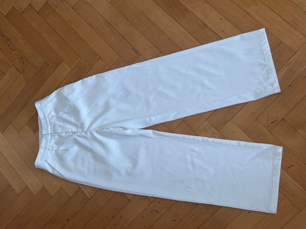 White tailored pants / pantallona te bardhe