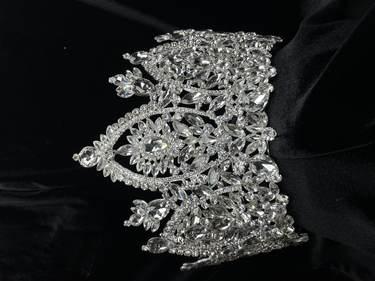 Kurorë me gurë Kristali✨