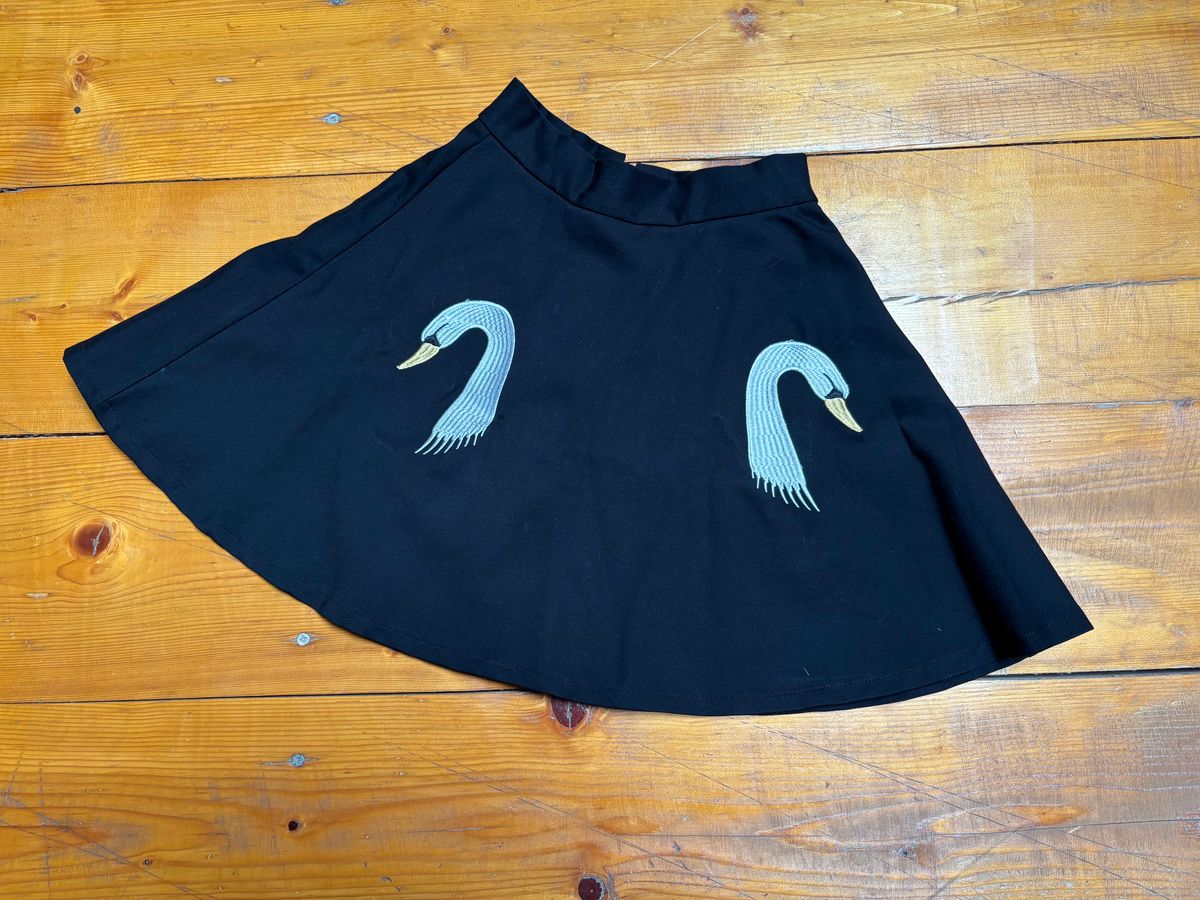 Miniskirt with underneath pants // Fund me pantolla
