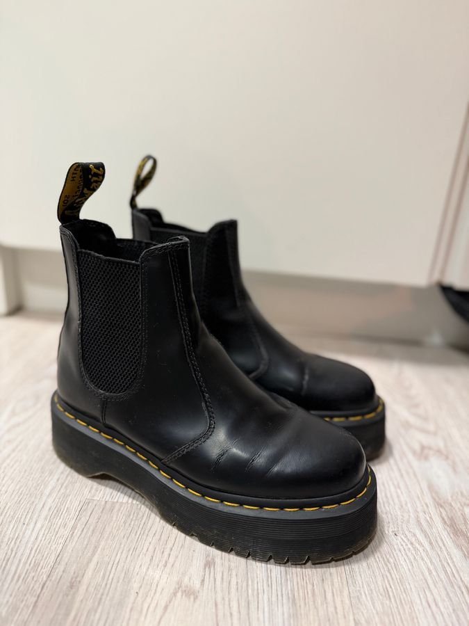 Dr Martens - platform chelsea boots