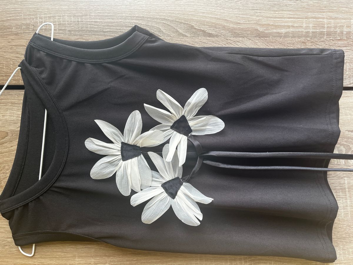 Cute Top with flowers 