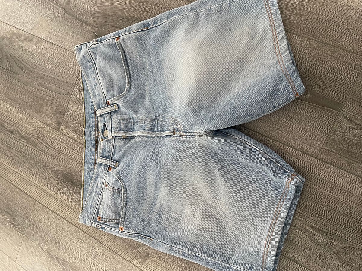 Levis