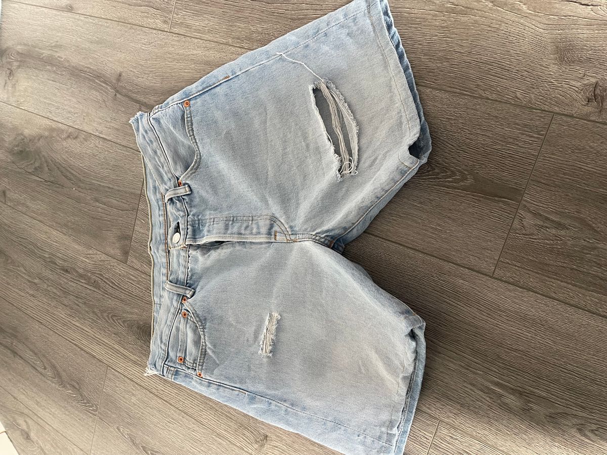 Levis