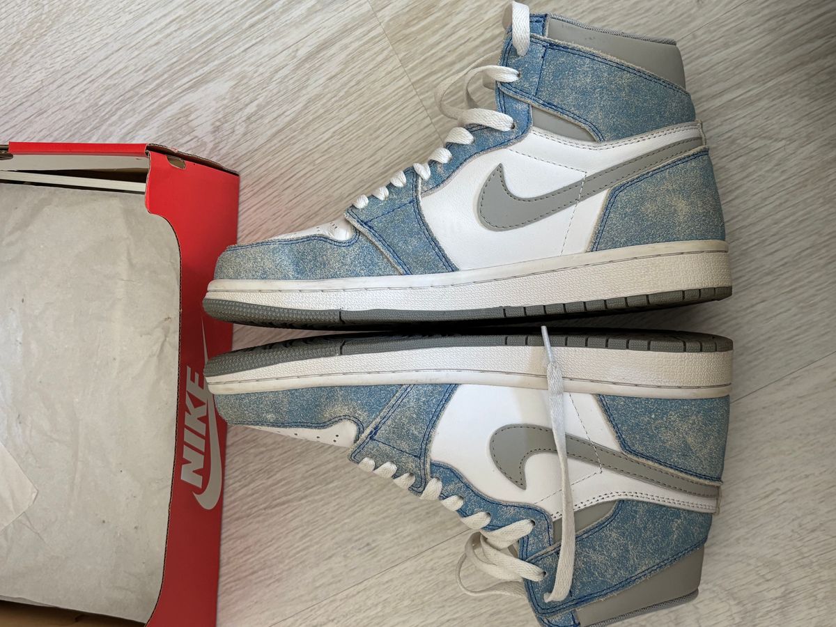 Jordan 1 Hyper Royal