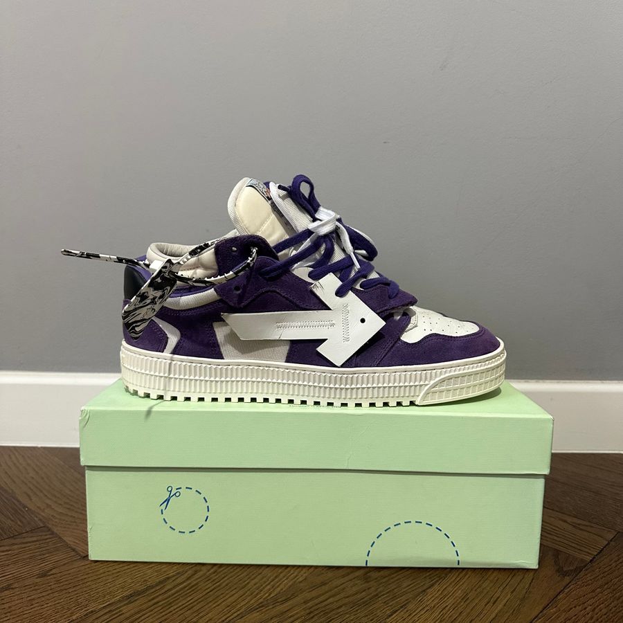 Off-White Floating Arrow Low