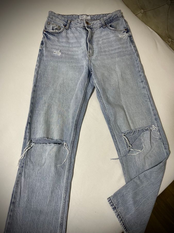 Ripped straight  jeans