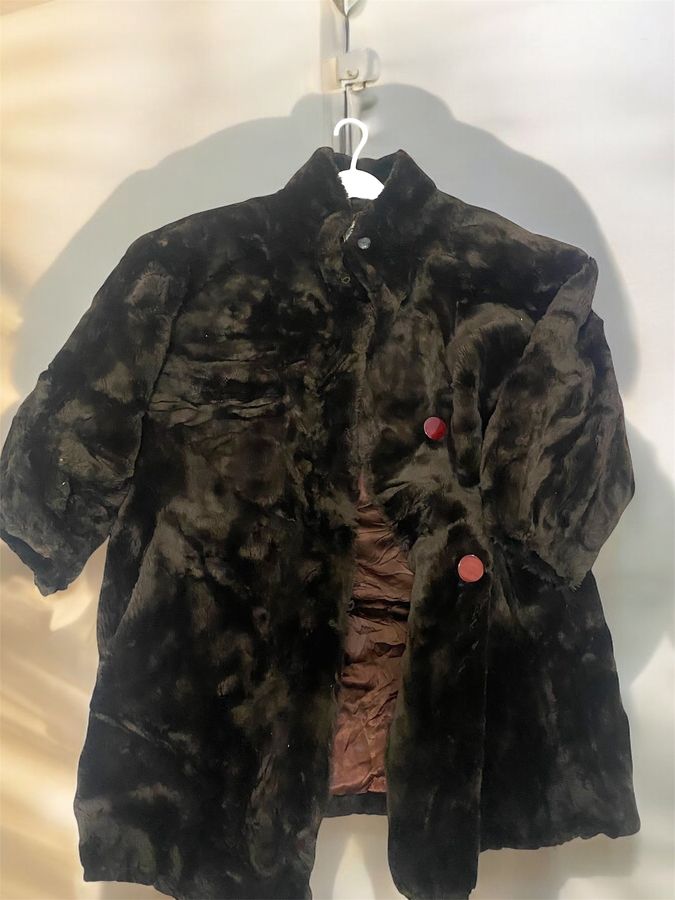 Faux fur jacket, dark brown, red button, silky lining.