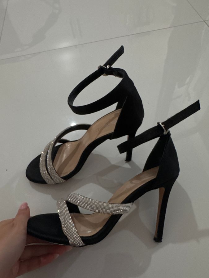 Sandale elegante për femra