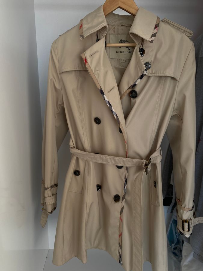 Trench coat 