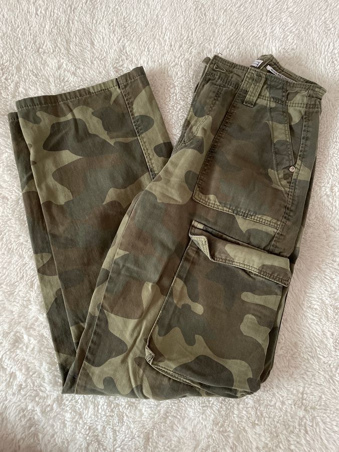 Medium rise cargo straight leg pants