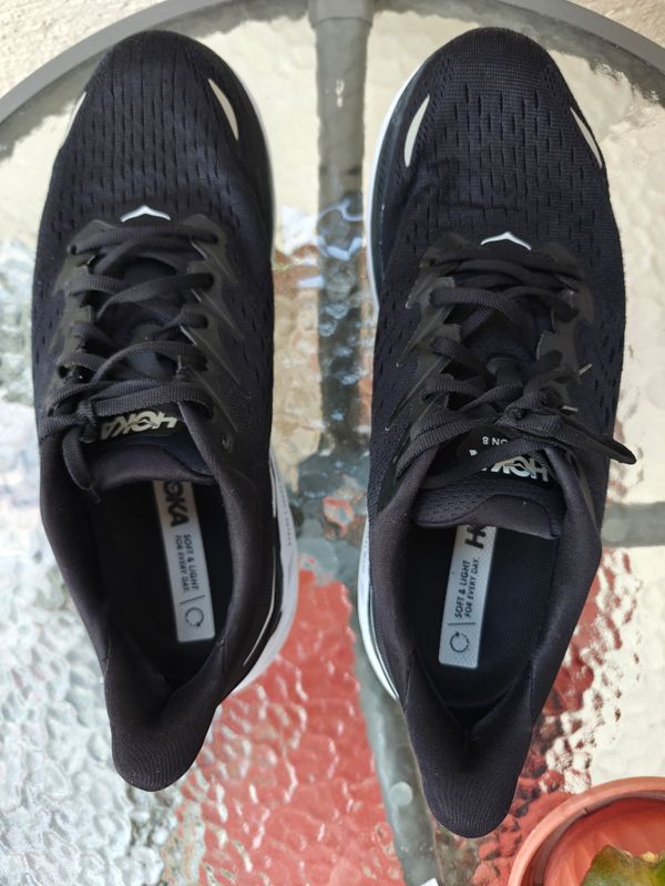 HOKA  -  Clifton 8 3