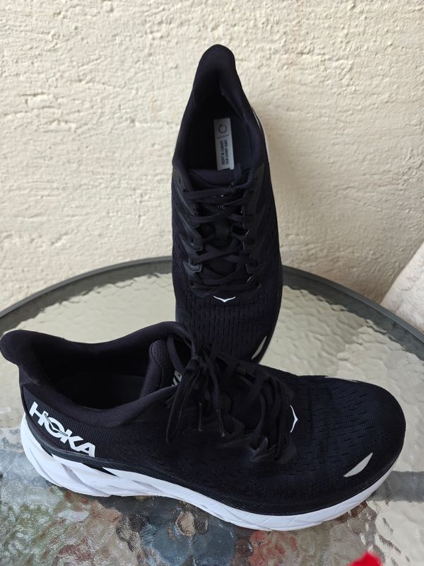 HOKA  -  Clifton 8 4