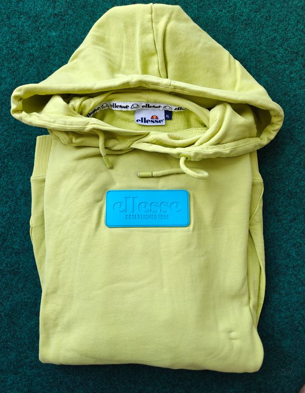 Ellese Hoodie 1