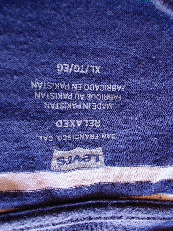 Levis  -  Chest Pocket Relaxed Fit Multi-Color T-Shirt 4