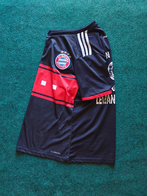 Adidas  -  FC Bayern Munich 2017-18 Away Jersey 3