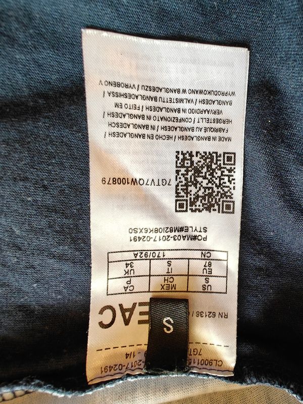 Guess  -  Men's T-Shirt 4