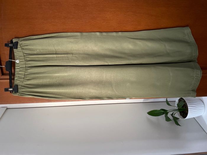 Pantallona të gjëra ngjyrë ulliri - S  2