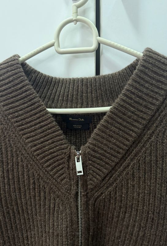 100% WOOL V-NECK CARDIGAN 2