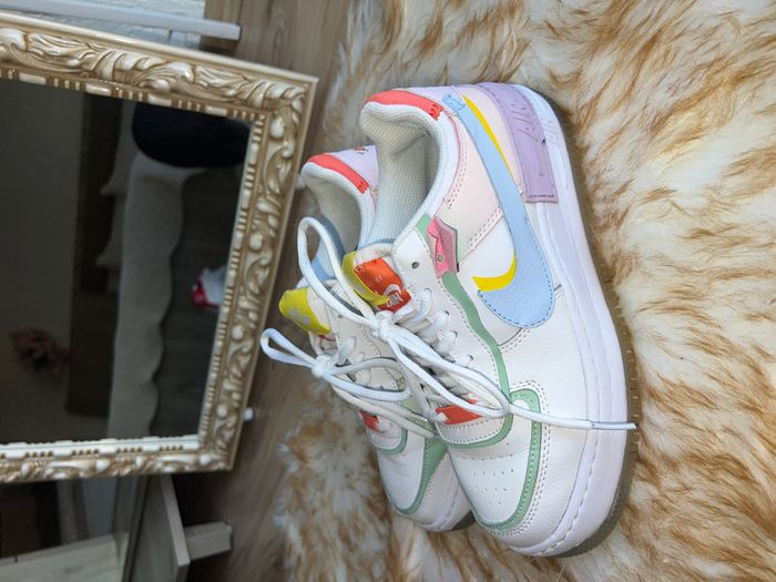 Nike Air Force 1 Shadow – Ngjyra të guximshme, stil i përditshëm 1