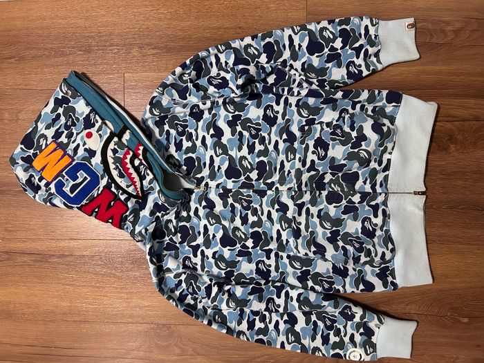 A BATHING APE HOODIE 3