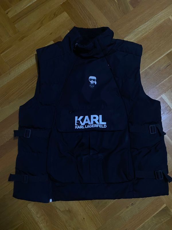 jelek Karl Lagerfeld 1