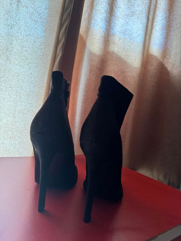Forever 21 Qizme te shkurtra  4