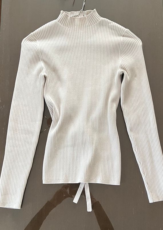 Aritzia— babaton Sculpt Knit Tie-Back Longsleeve  1