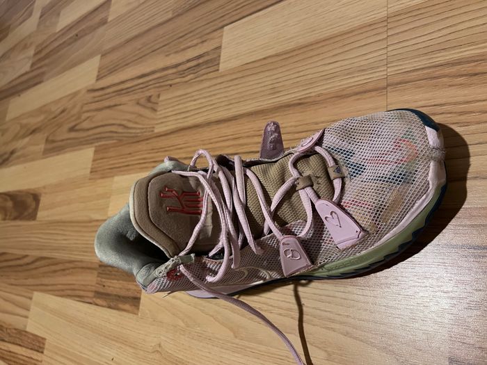 Kyrie 7, 1 world 1 people 2