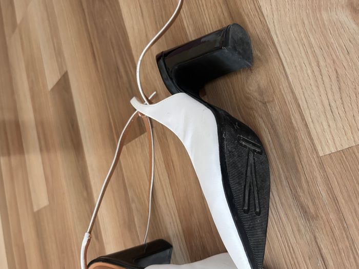White pointed heels  3