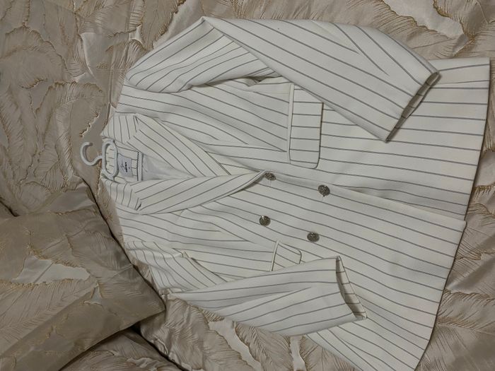 white blazer with black stripes 4