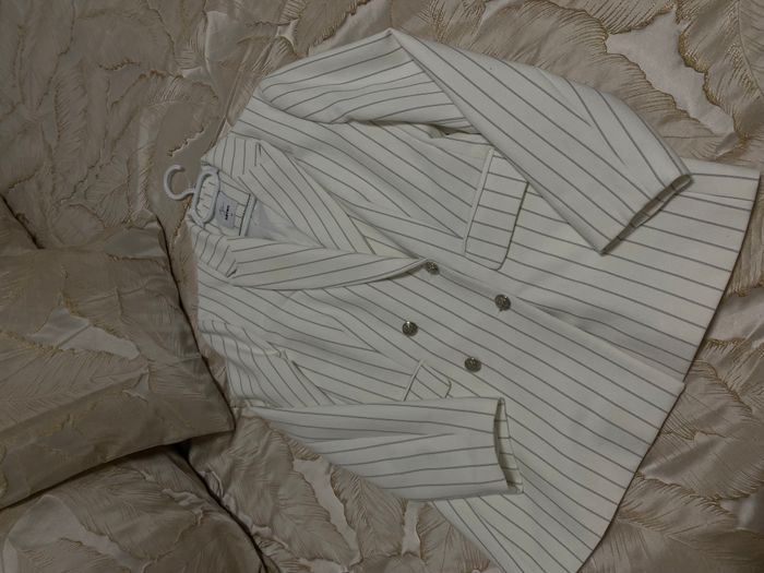 white blazer with black stripes 3