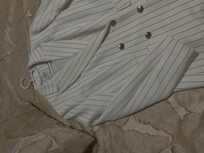 white blazer with black stripes 5