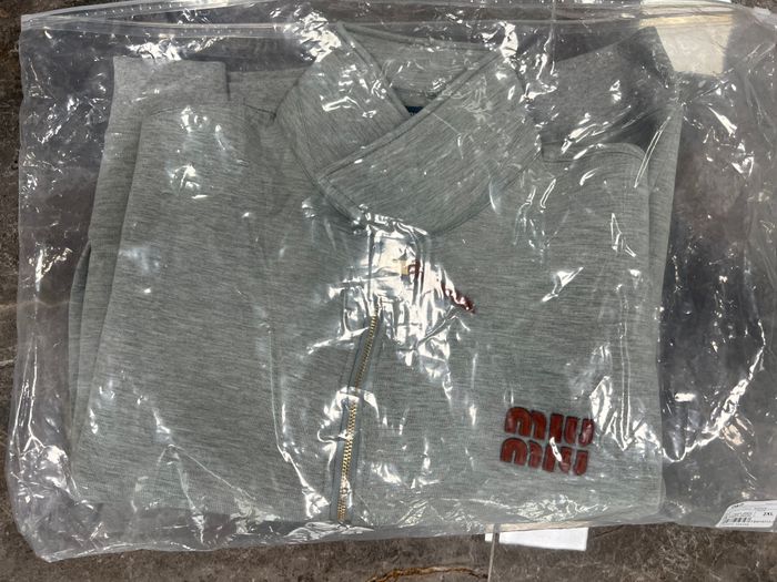 Xhaket miumiu e re ne kuti 4