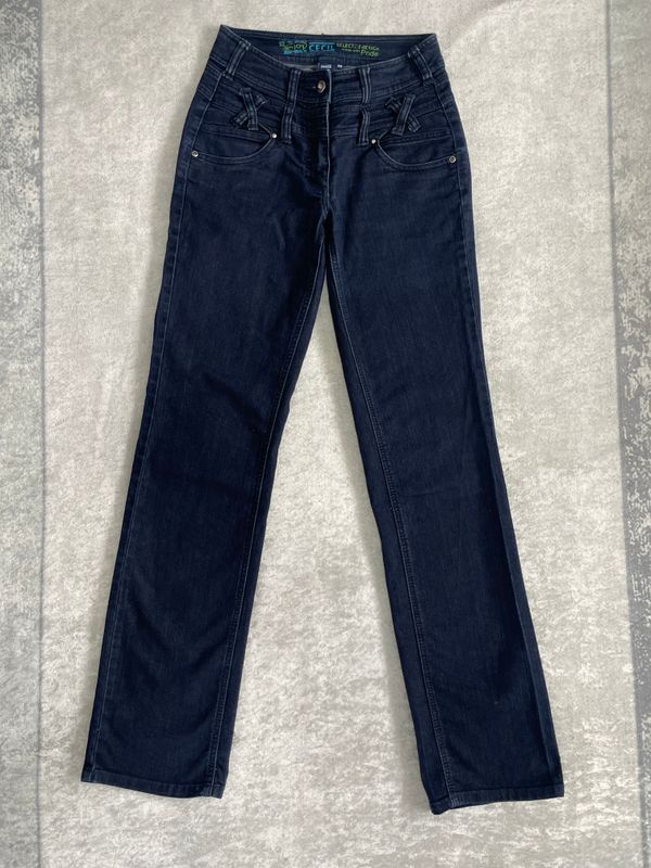 Xhinse (Farmerka) – Low waist, model shizi, denim i errët 1