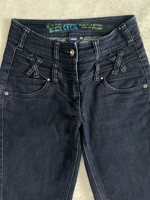 Xhinse (Farmerka) – Low waist, model shizi, denim i errët 3