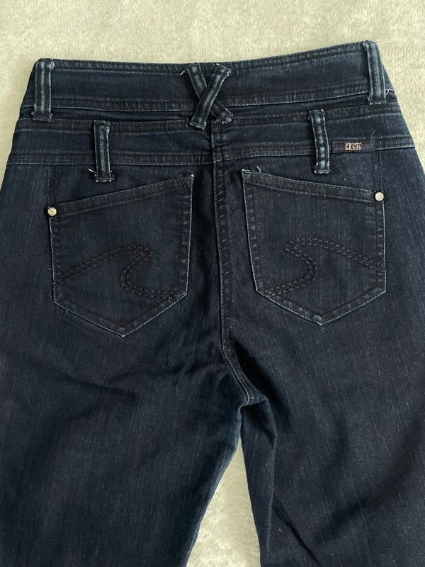 Xhinse (Farmerka) – Low waist, model shizi, denim i errët 2