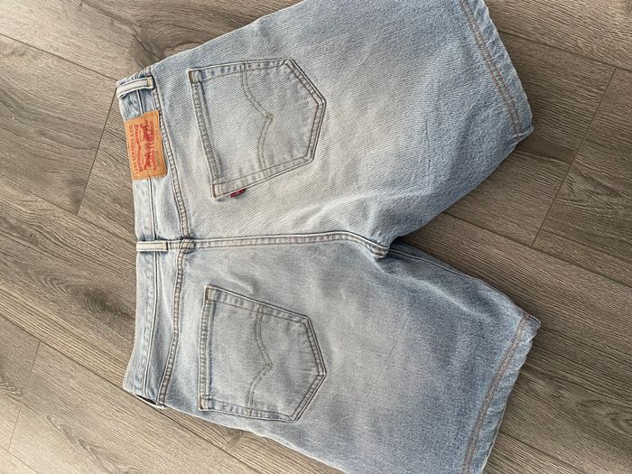 Levis 2