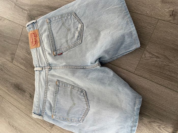 Levis 2
