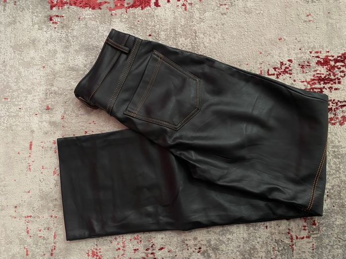 pantolla te lekures - Pull&Bear 2